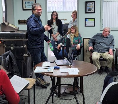Kevin Slimp visits with a newspaper staff in West Branch, Michigan, in March. “If I had known someone was taking a pic, I would have combed my hair!” Kevin said. Kevin Slimp visits with a newspaper staff in West Branch, Michigan, in March. “If I had known someone was taking a pic, I would have combed my hair!” Kevin said.